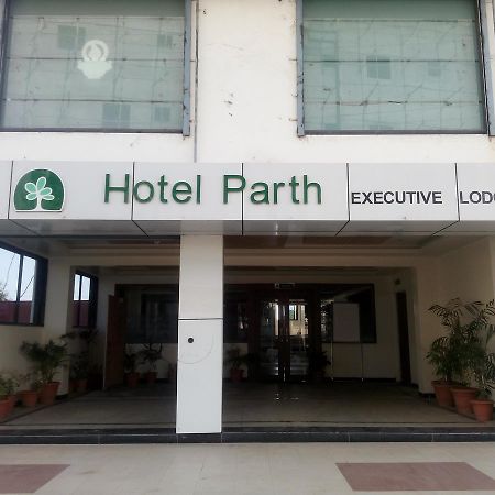 Hotel Parth Executive Lātūr Esterno foto