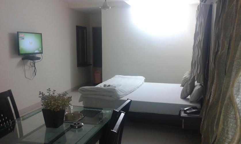 Hotel Parth Executive Lātūr Esterno foto